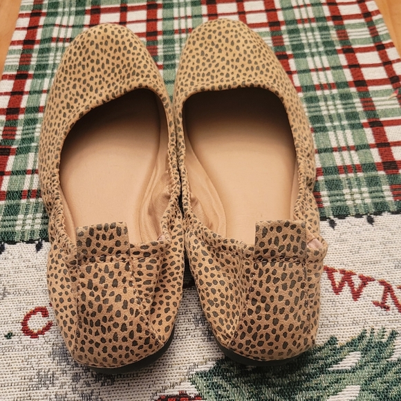 Universal Thread Flats - Picture 4 of 6